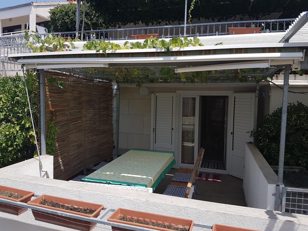 Apartments Lovric - 30 Meters To The Beach Trogir Exterior photo